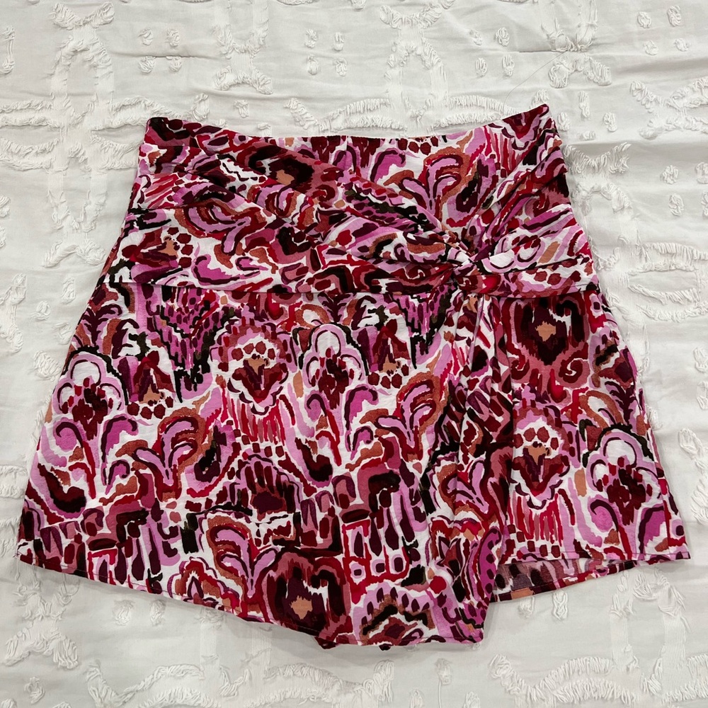 Pink patterned Zara skort size medium💕❤️